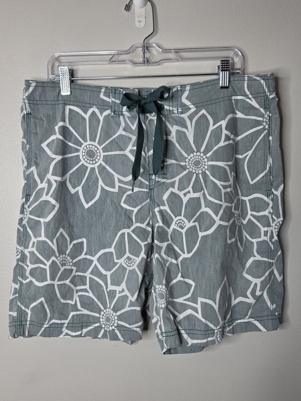 Reyn Spooner Green Flower Print 3-Pocket Boardshorts